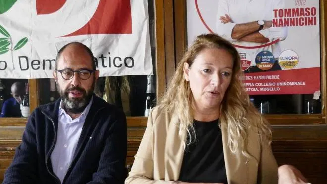 Tommaso Nannicini, candidato alla Camera per il Pd, con la consigliera regionale Ilaria Bugetti (Foto Attalmi)