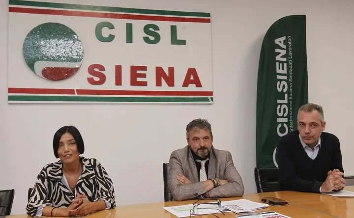 I vertici della Cisl provinciale con il segretario generale Riccardo Pucci al centro, Benedetta Elia e Stefano Del Maso ai lati