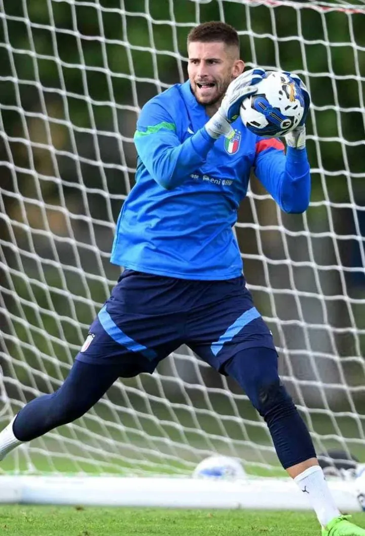 Il portiere azzurro Guglielmo Vicario si allena a Coverciano (foto Empoli FC)