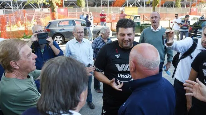 Il tecnico Silvio Baldini a colloquio con i tifosi del Perugia