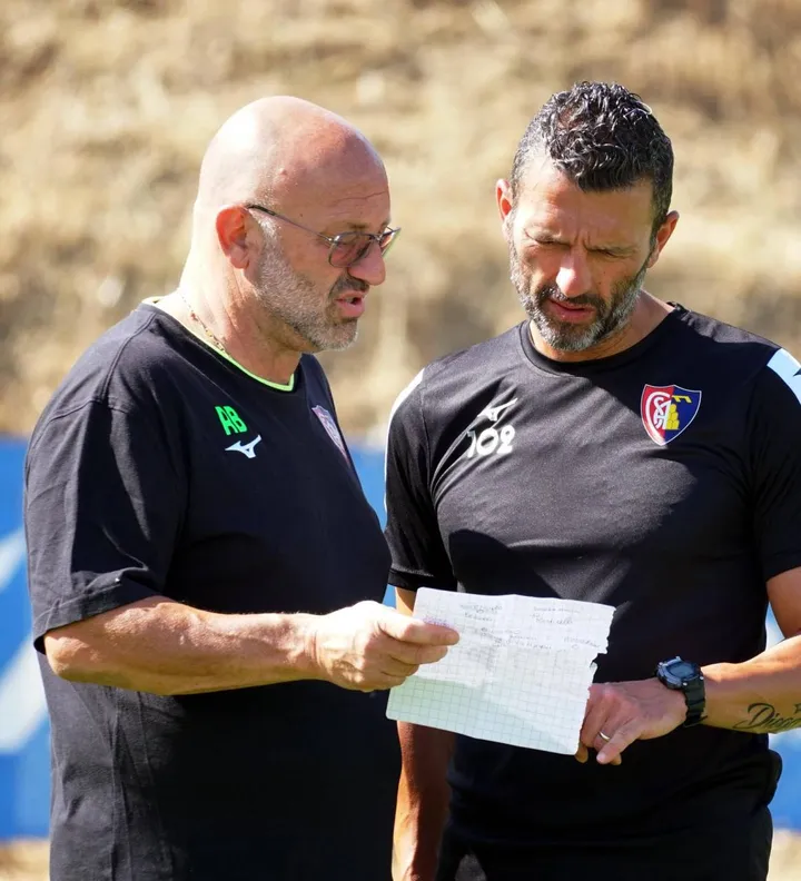 Le indicazioni di Roberto Malotti al vice allenatore Gabriele Bencivenni che domenica era in panchina a Siena