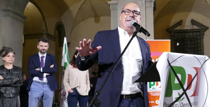 Nicola Zingaretti ieri sera in piazza del Comune in vista delle elezioni politiche del 25 settembre (foto Attalmi)