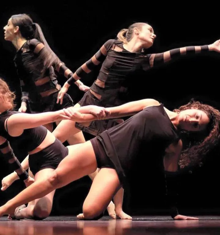 Uno spettacolo di danza sportiva moderna contemporanea (foto d’archivio)