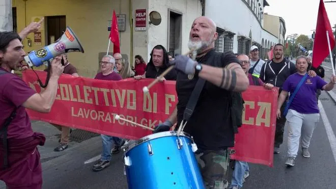 Pressphoto Firenze
GKN. Corteo. Operai manifesta davanti alla Confindustria 
Foto Gianluca Moggi/New Press Photo