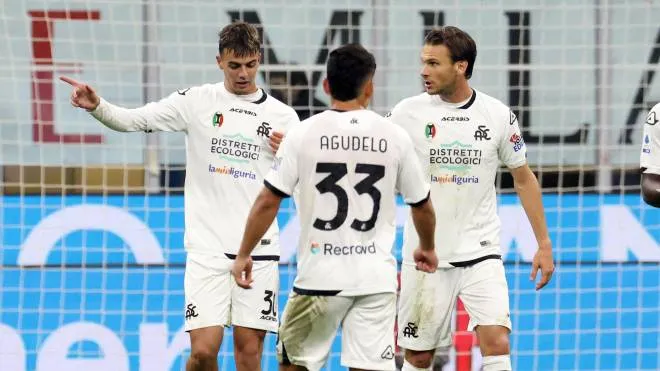 Spezia�s Daniel Maldini (L) jubilates with his teammates after scoring goal of 1 to 1 during the Italian serie A soccer match between AC Milan and Spezia at Giuseppe Meazza stadium in Milan, 5 November  2022.
ANSA / MATTEO BAZZI