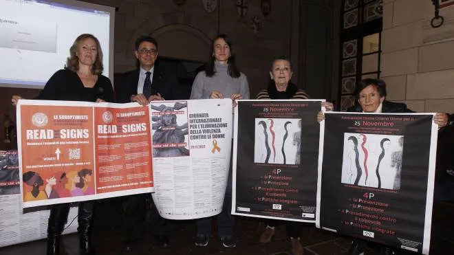 L’assessore Clio Biondi Santi, il rettore Roberto Di Pietra e le altre protagoniste delle iniziative contro la violenza alle donne