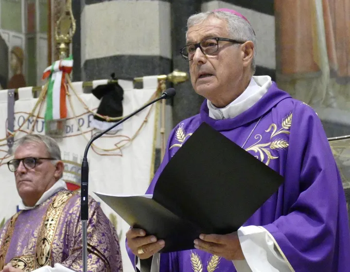Il vescovo Giovanni Nerbini ha lanciato una campagna per sostenere le famiglie in difficoltà