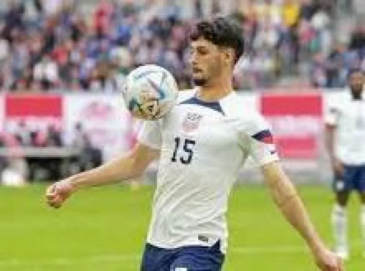 Johnny Cardoso,. centrocampista di 21 anni, nella foto con la maglia della nazionale statunitense, ha maturato esperienza in Brasile nell’Internacional di Porto Alegre