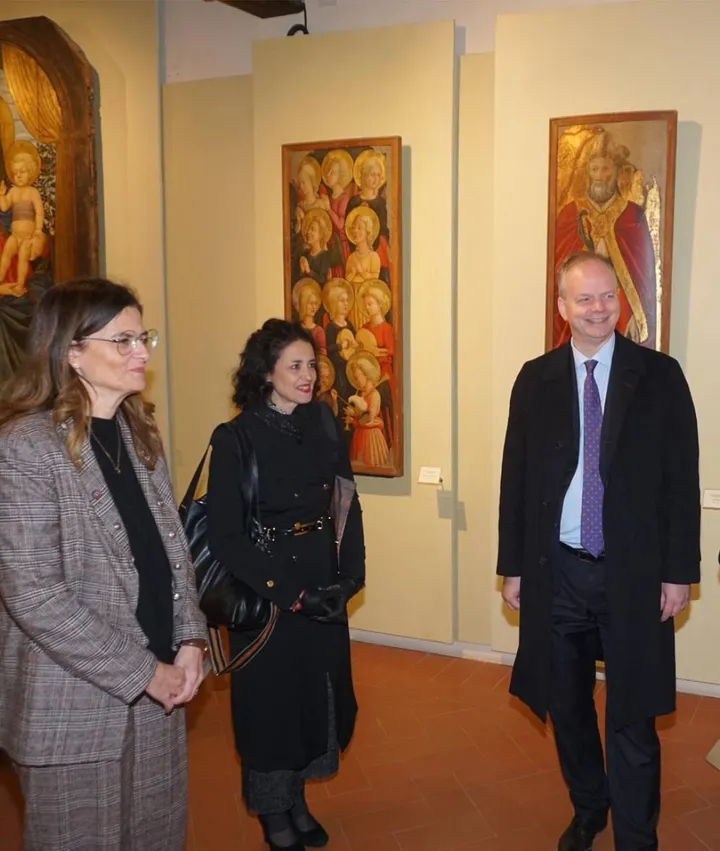Il direttore degli Uffizi Schmidt visita la mostra su Masaccio e Angelico accompagnato dal sindaco Vadi