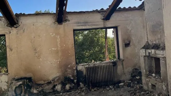 L’abitazione devastata dal fuoco