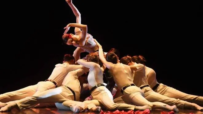 Una coreografia del balletto di Toscana che sarà agli Animosi