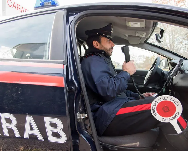I carabinieri hanno eseguito controlli in un autolavaggio e denunciato 3 persone