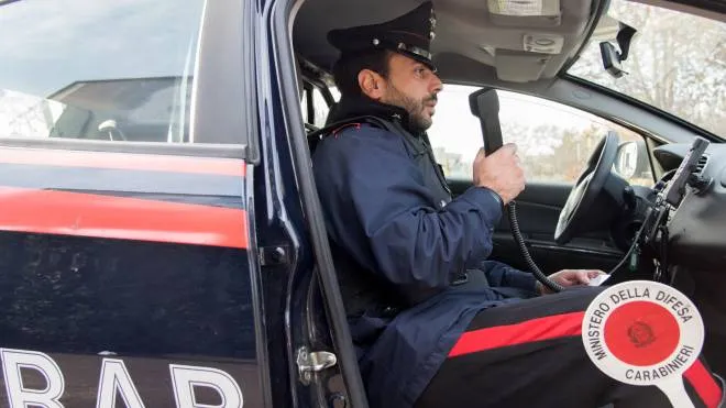 I carabinieri hanno eseguito controlli in un autolavaggio e denunciato 3 persone