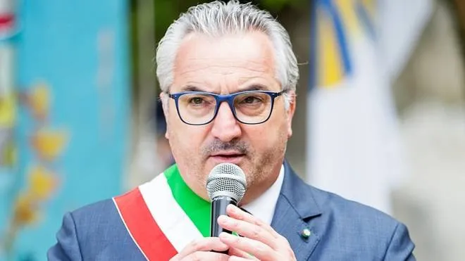 il sindaco di San Giuliano Terme Sergio Di Maio