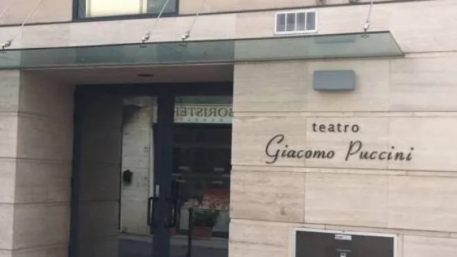 L’esterno del cinema-teatro "Puccini"