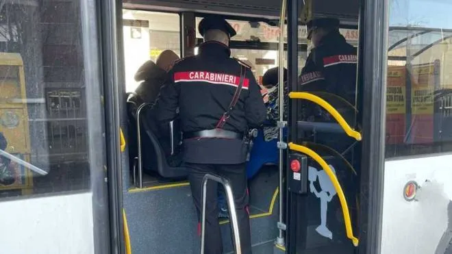 Carabinieri in azione anche sugli autobus