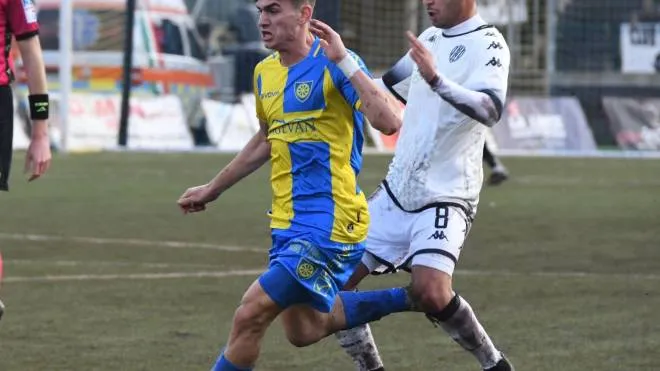 Kleis Bozhanaj. in azione con il Cesena. Il giovane centrocampista offensivo è di proprietà dello Spezia