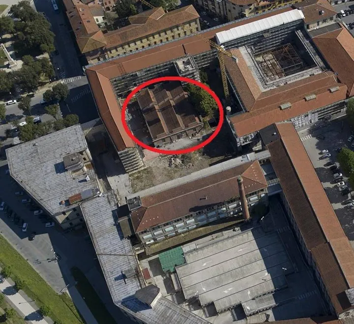 Nella foto qui sopra, cerchiato in rosso, il fabbricato che ospiterà l’Expo del Fumetto; a lato l’assessore ai musei, Mia Pisano (foto Alcide)