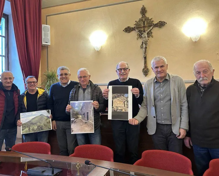 Il sindaco Pierucci con i rappresentanti dell’associazione “Campallorzo“