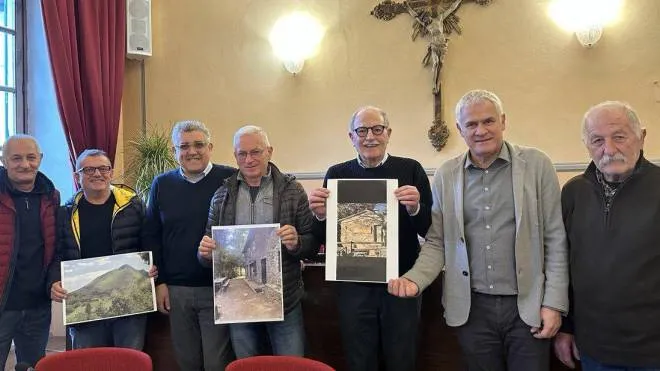 Il sindaco Pierucci con i rappresentanti dell’associazione “Campallorzo“
