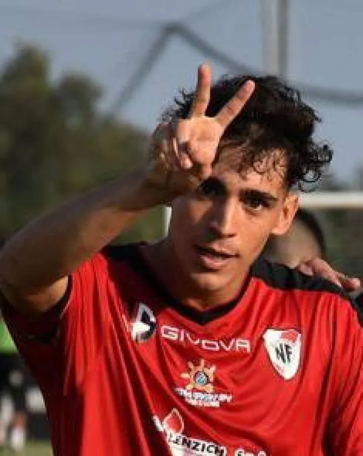 Lorenzo Persichini è il nuovo attaccante dell’Arezzo. Proveniene dalla Fidelis Andria, ma non potrà giocare subito