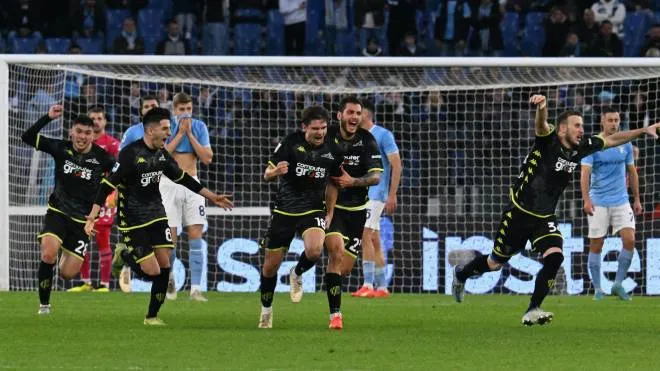 Empoli's Razvan Marin (C) jubilates after scoring the 2-2 goal during Serie A soccer match Societa' Sportiva Lazio - Empoli Football Club at Olimpico Stadium in Rome, 8 January 2023. ANSA/CLAUDIO PERI
