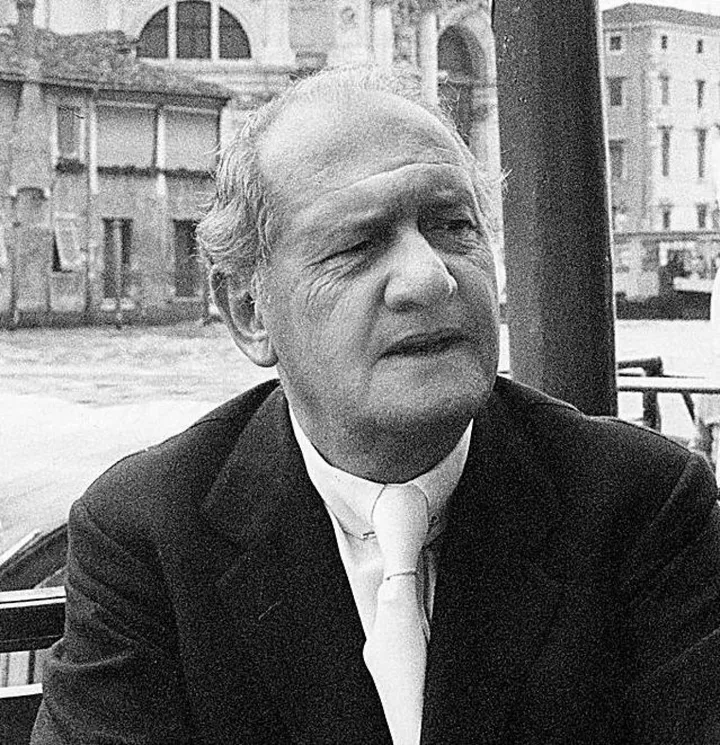 Il medico scrittore Mario Tobino era nato a Viareggio il 16 gennaio 1910