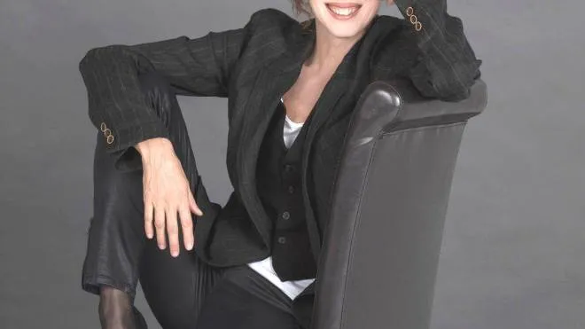 Veronica Pivetti è la protagonista dello spettacolo «Stanno sparando sulla nostra canzone»
