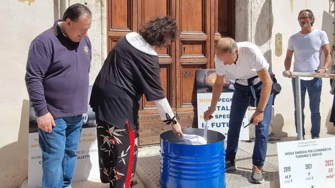 Caro-bollette, la protesta a Spoleto