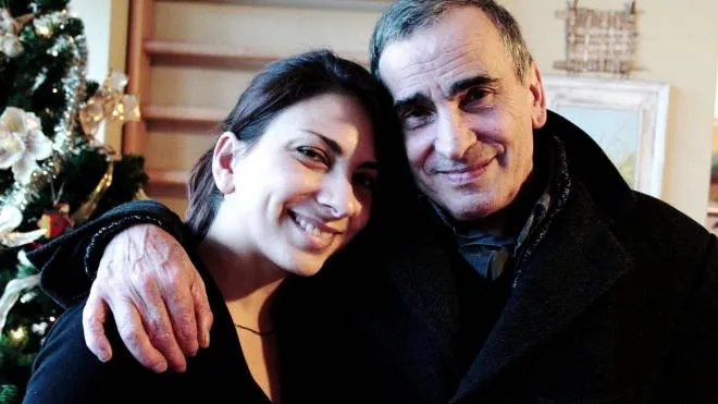 Sara e Raffaello Pecchioli: il giornalista, poeta e scrittore pratese. è scomparso nel 2012. Ora in libreria il suo romanzo postumo