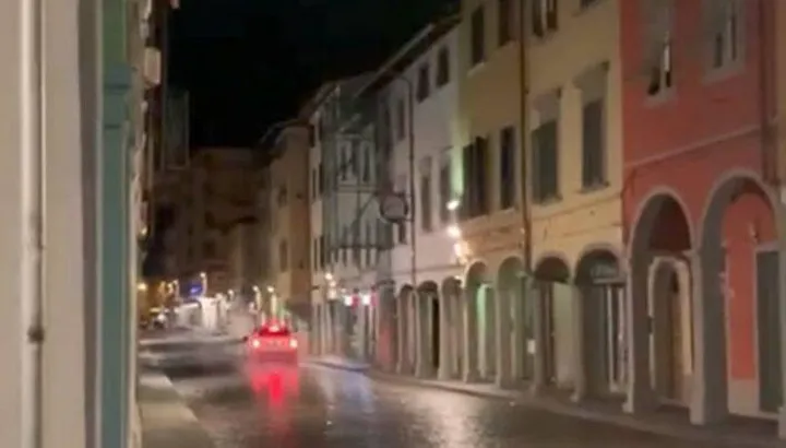 L’auto mentre sfreccia in Corso Italia a San Giovanni