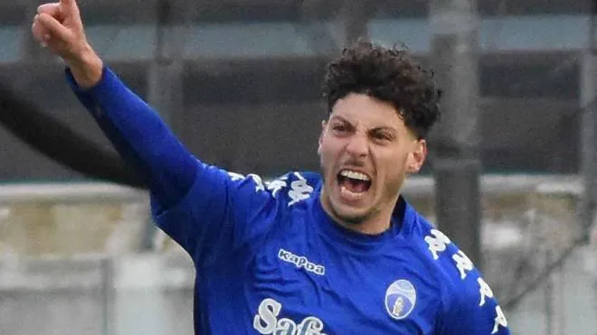 Bellini esulta dopo aver realizzato il gol del pari nel derby contro l’Arezzo