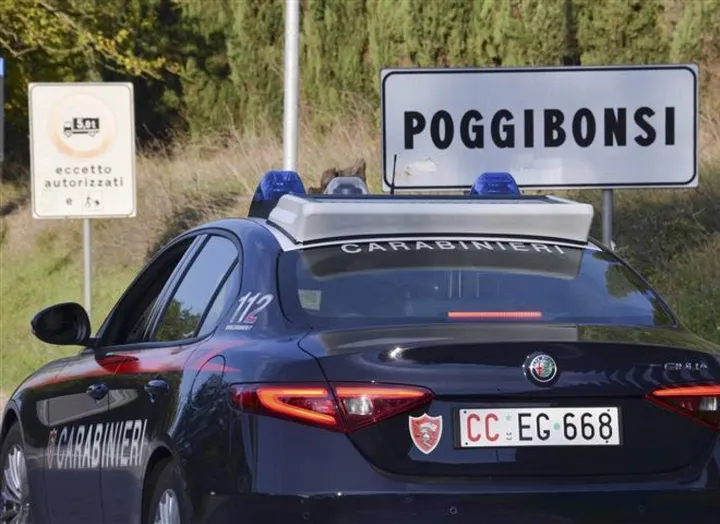 La coppia di spacciatori è stata identificata e rintraggiata dai carabinieri