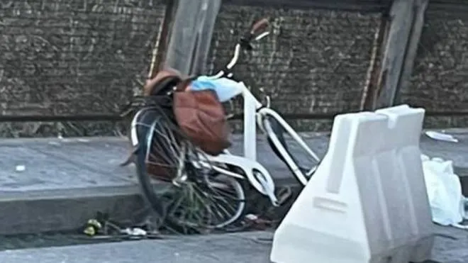 La bici di Deri dopo il terribile impatto
