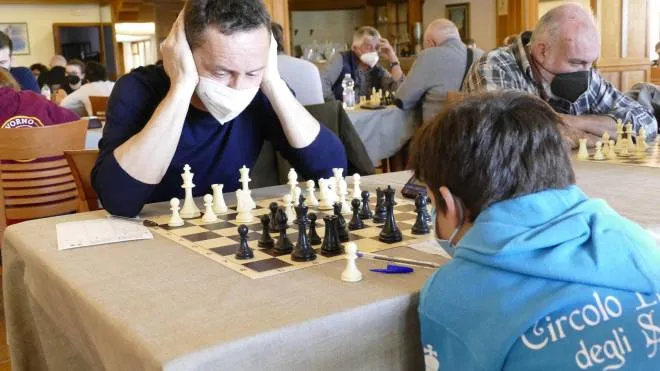 Una sfida in un torneo di scacchi (foto d’archivio)