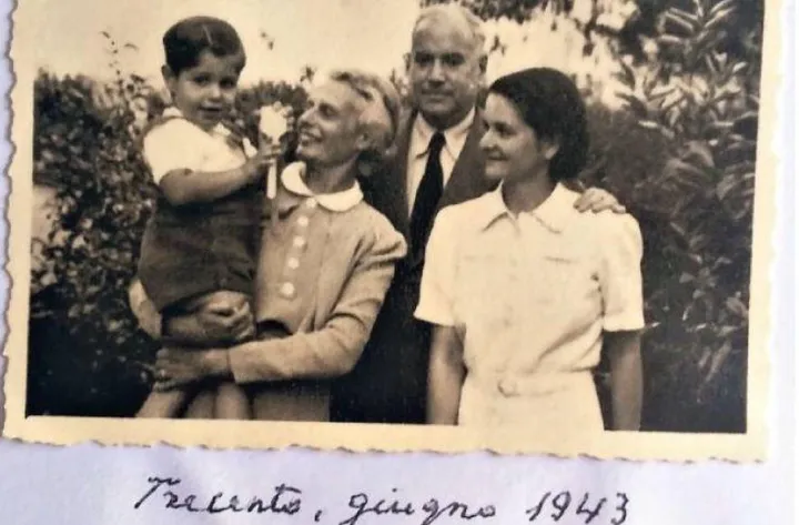 Un’immagine dell’epoca della famiglia Weiss-Manni-Ballio