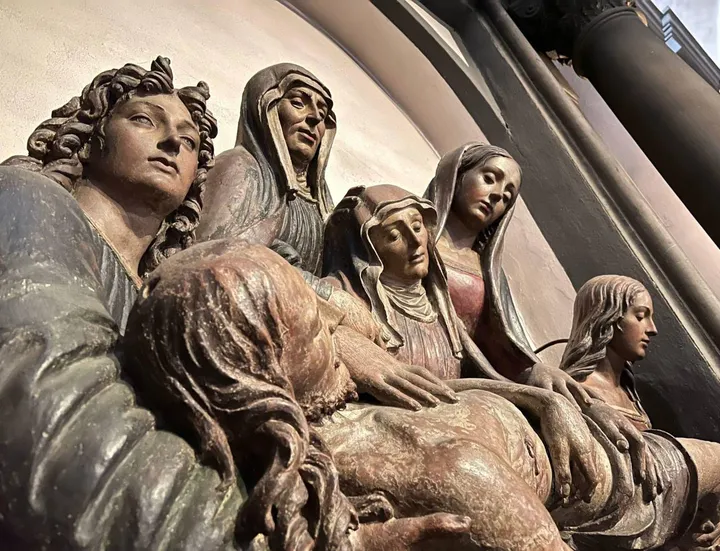 La Pietà della pieve di Santa Maria Bambina è un’pera che è stata attribuita ad Agnolo di Polo, plastificatore del Rinascimento fiorentino