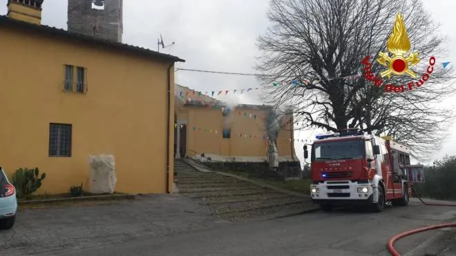 L’intervento dei Vigili del fuoco alla chiesa di Santa Maria Assunta di Carignano