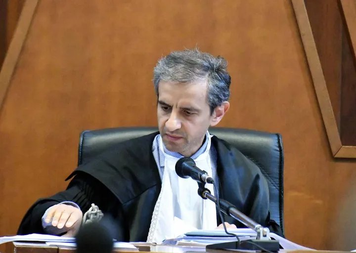 La donna ha denunciato maltrattamenti, in foto il giudice Ermanno De Mattia