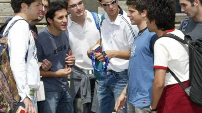 Alcuni studenti di una scuola superiore (foto di archivio)