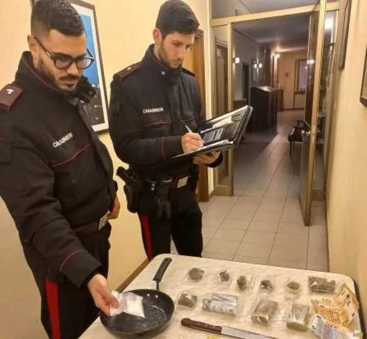 La droga sequestrata dai carabinieri della locale Compagnia