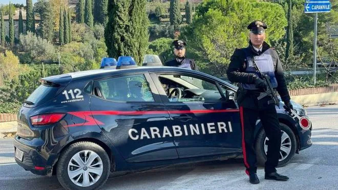 I carabinieri di Lari che conducono le indagini sul caso