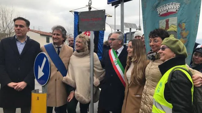Un momento dell’inaugurazione della ciclopista intitolata a Luca Signorini