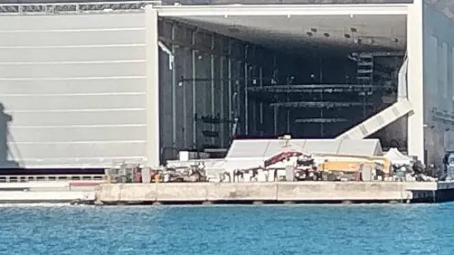 Il capannone all’interno di The. italian sea group dove si è distaccato il telone