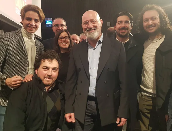 Stefano Bonaccini con i suoi sostenitori valdinievolini del Pd