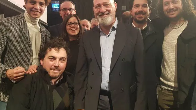 Stefano Bonaccini con i suoi sostenitori valdinievolini del Pd
