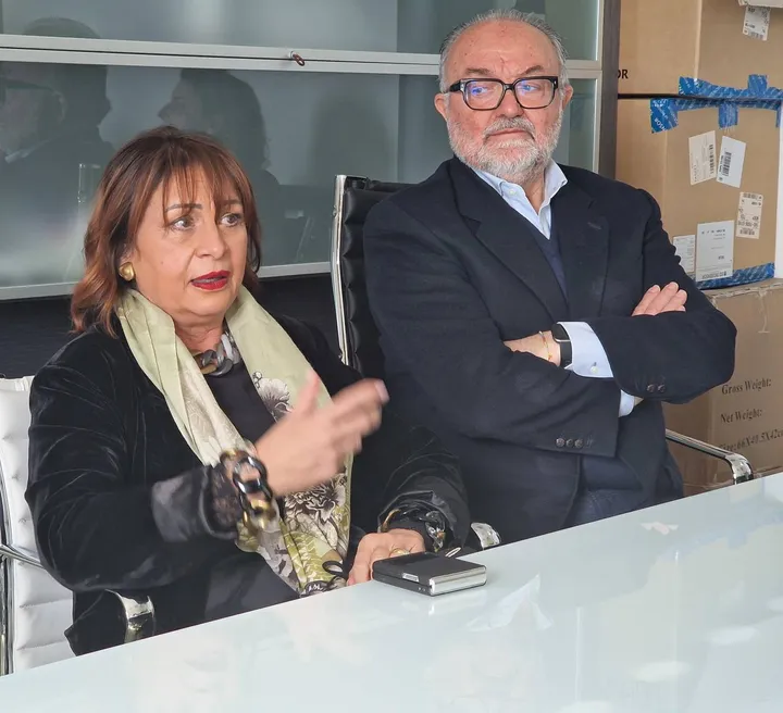 La presidente della Sds, Anna Maria Celesti, e il direttore dell’Asl Centro Morello. In alto, l’assessore Bezzini