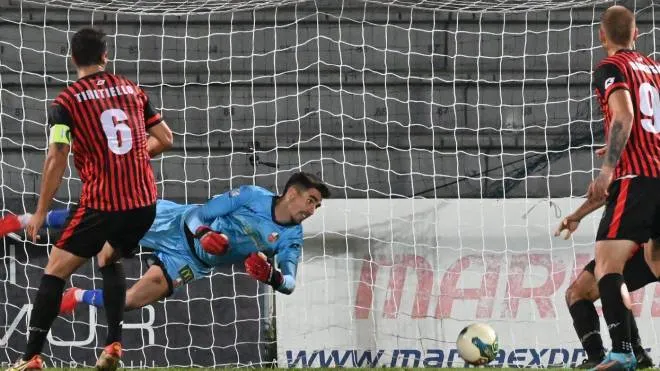 Il portiere rossonero Cucchietti è tra i migliori del girone (foto Alcide)