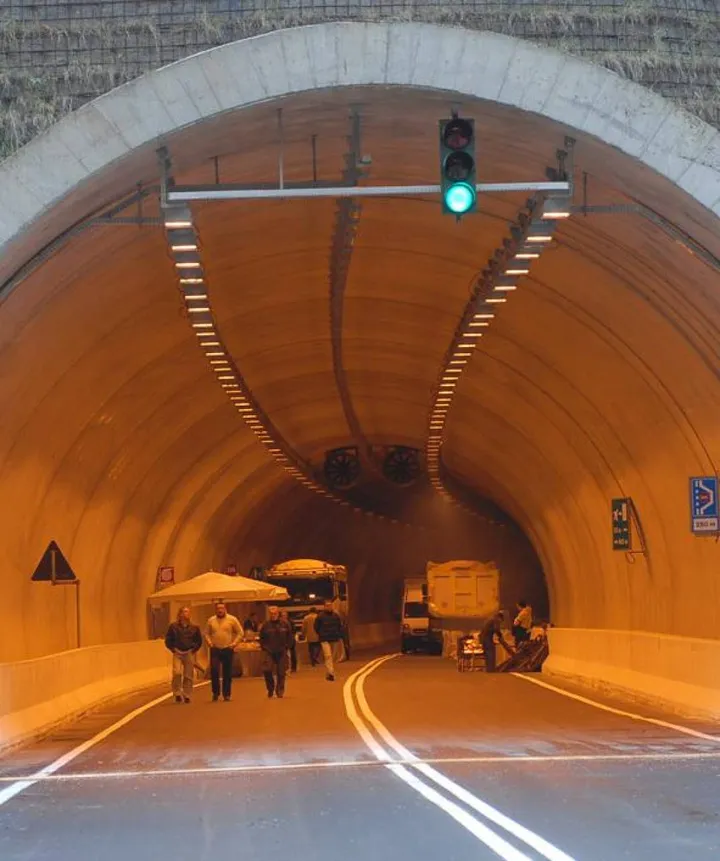 Il tunnel della Strada dei marmi