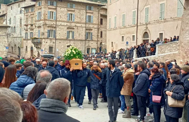 I funerali di Davide Piampiano